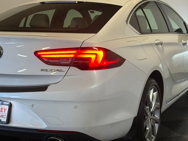 2020 Buick Regal Avenir photo