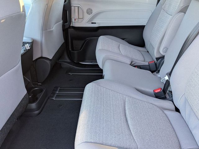 2026 Toyota Sienna LE - Photo 26