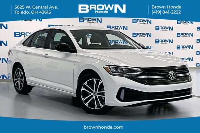 Pure White 2024 Volkswagen Jetta Sedan Front-Wheel Drive 6-Speed Manual
