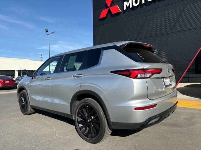 2022 Mitsubishi Outlander Black Edition 6