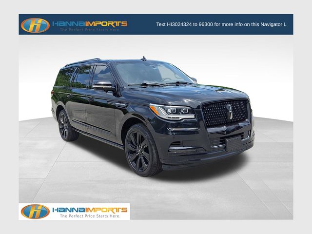 Infinite Black Metallic Clearcoat 2022 Lincoln Navigator SUV / Crossover Four-Wheel Drive Automatic