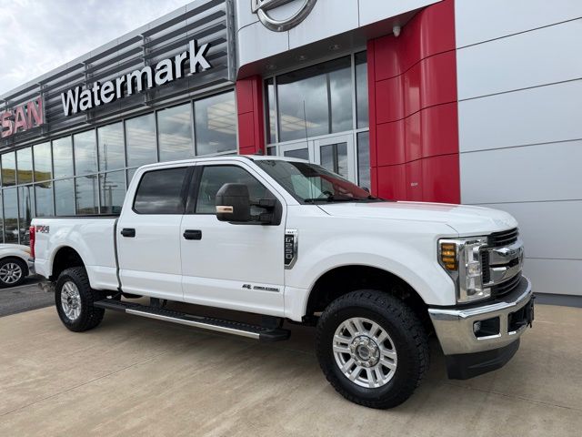 Oxford White 2019 Ford F-250 Super Duty XLT Crew Cab 4WD Pickup Truck Four-Wheel Drive 6-Speed Automatic