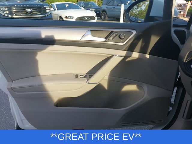 Used 2015 White Volkswagen SEL Premium image 26