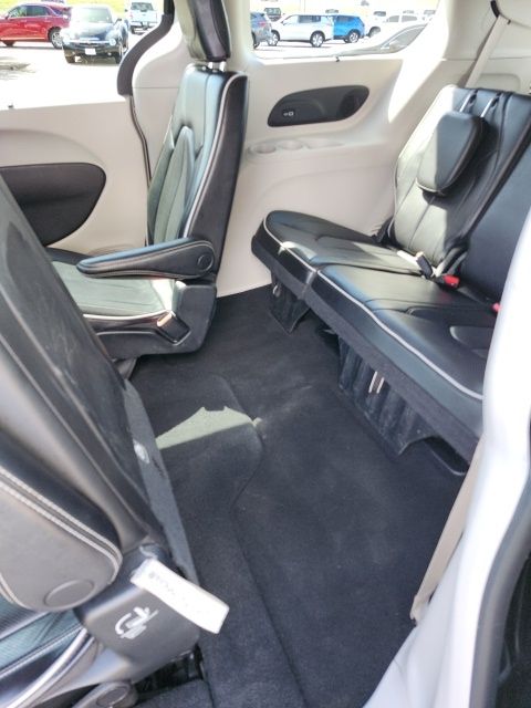 Used 2023 Black Chrysler Limited image 31