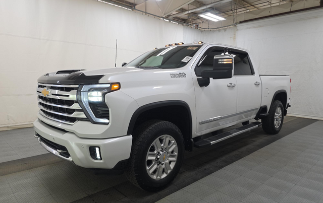 White 2024 Chevrolet Silverado 2500HD High Country Crew Cab 4WD Pickup Truck Four-Wheel Drive Automatic