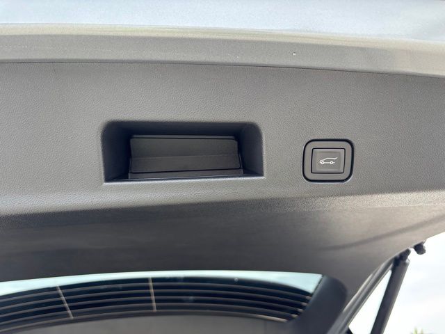 2027 Chevrolet Traverse LT - Photo 24