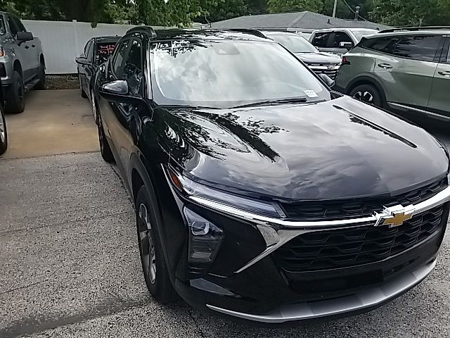 Used 2025 Chevrolet Trax SUV