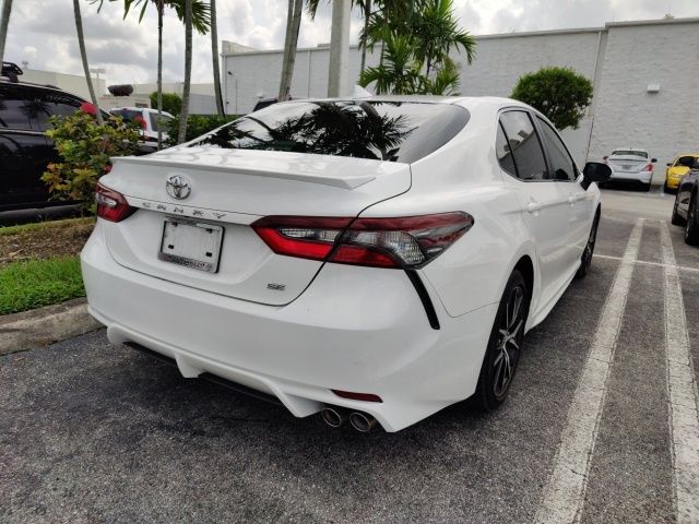 2022 Toyota Camry SE 2