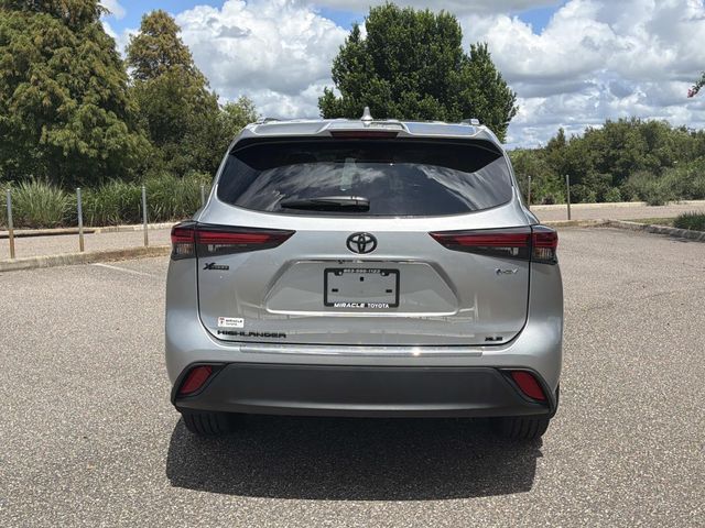 Used 2025 Toyota Highlander Hybrid SUV