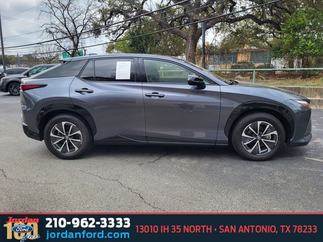 View vehicle photo 6