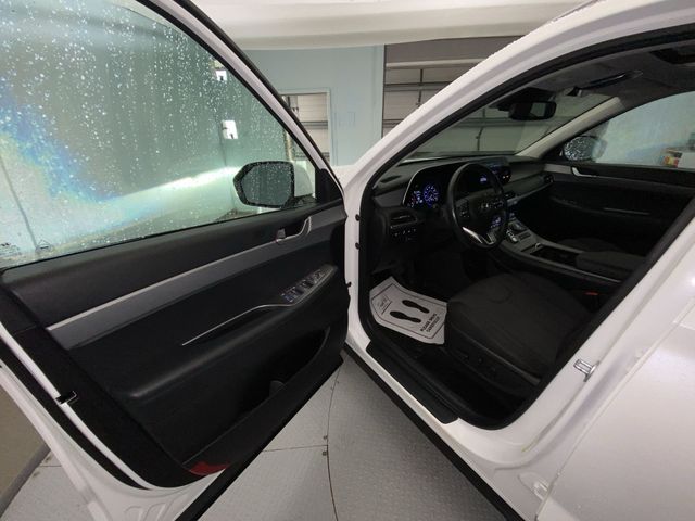 Used 2022 White Hyundai SEL image 11