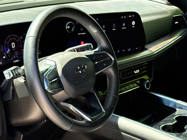 Used 2025 Gray Chevrolet Z71 image 19