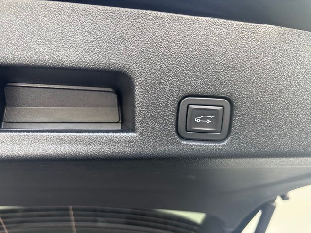 Used 2024 Chevrolet Traverse SUV