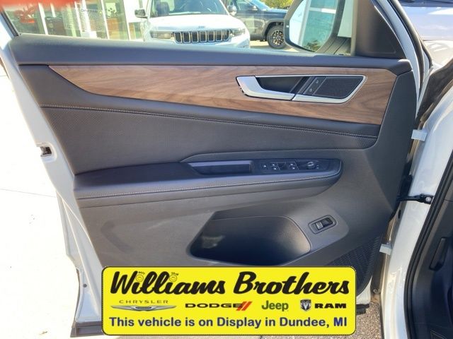 2024 Volkswagen Atlas 2.0T SE w/Technology - Aurora Red Metallic exterior view 11