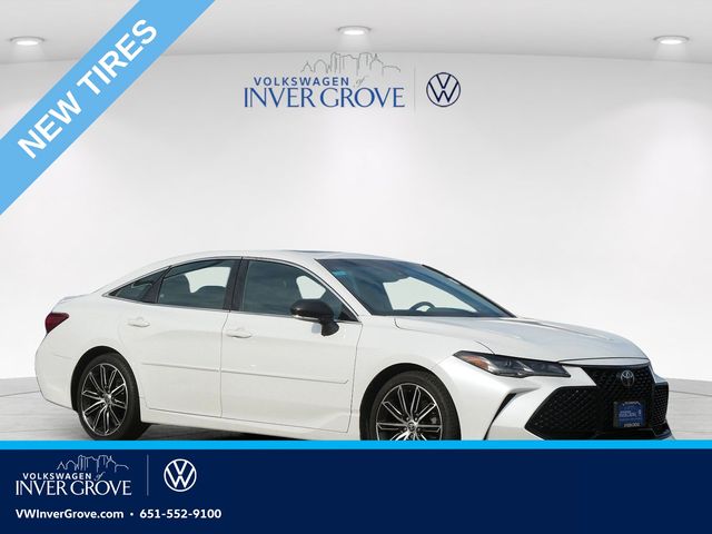 White (Wind Chill Pearl) 2022 Toyota Avalon Sedan Front-Wheel Drive 8-Speed Automatic