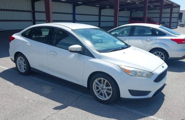 Oxford White 2017 Ford Focus SE Sedan Front-Wheel Drive 6-Speed Automatic