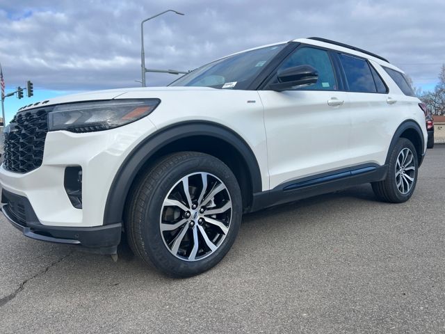 2025 Ford Explorer ST-Line AWD