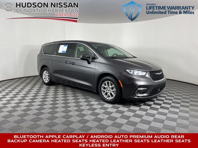 2023 Granite Crystal Metallic Clearcoat Chrysler Pacifica Touring L Van