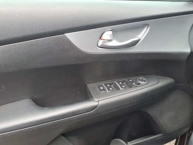 2023 Kia Forte - Image 8
