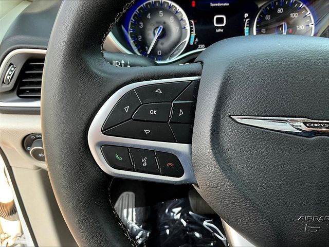 Used 2024 Chrysler Pacifica Van