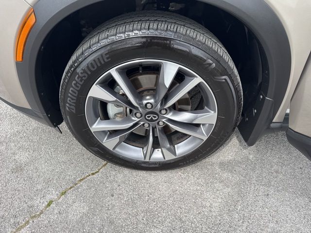 Used 2024 Gray INFINITI LUXE image 18