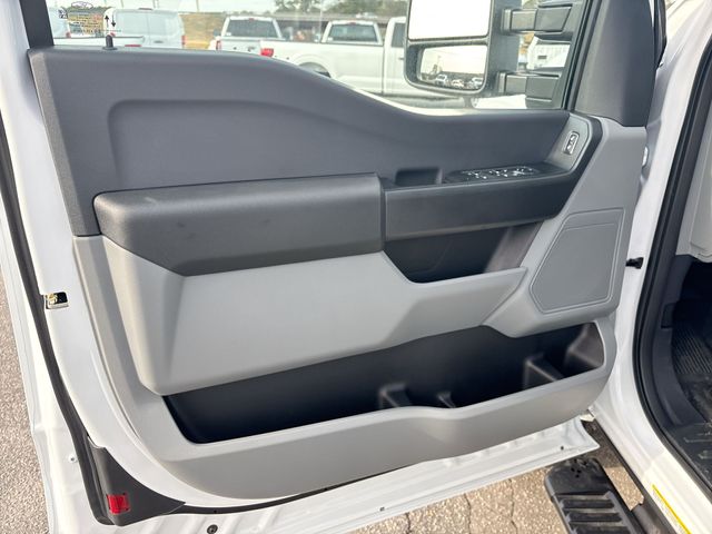 New 2026 Oxford White Ford F-450® XL image 15