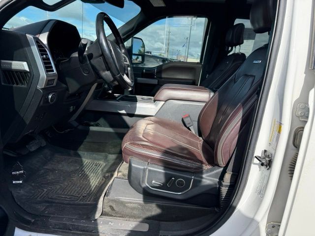 2017 White Ford Super Duty F-350 SRW Platinum 4X4 Truck