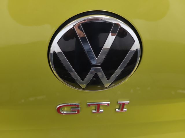 2022 – Volkswagen – Golf GTI