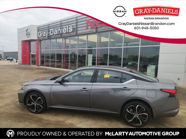 2024 Nissan Altima SR's photo