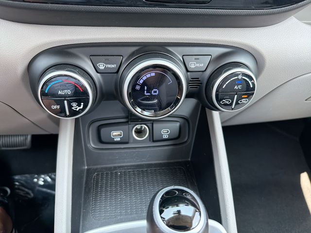 Used 2025 White Hyundai SEL image 21