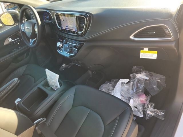 New 2026 White Chrysler Select image 13