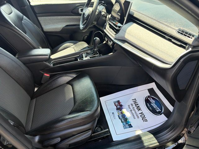 Used 2024 Black Jeep Latitude image 37