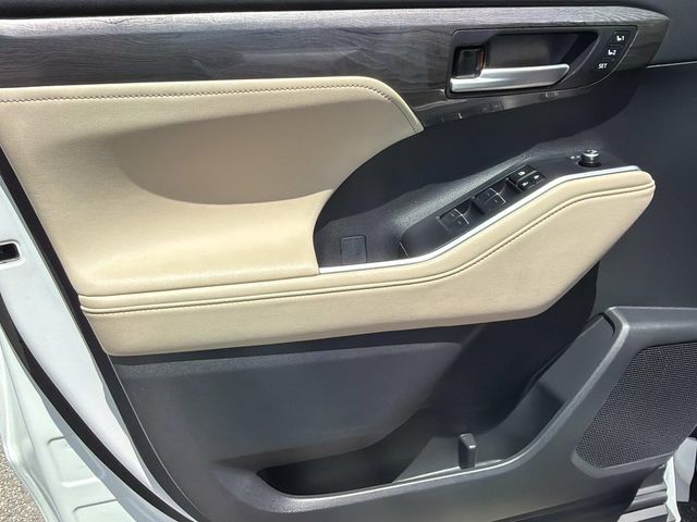Used 2024 Toyota Highlander SUV