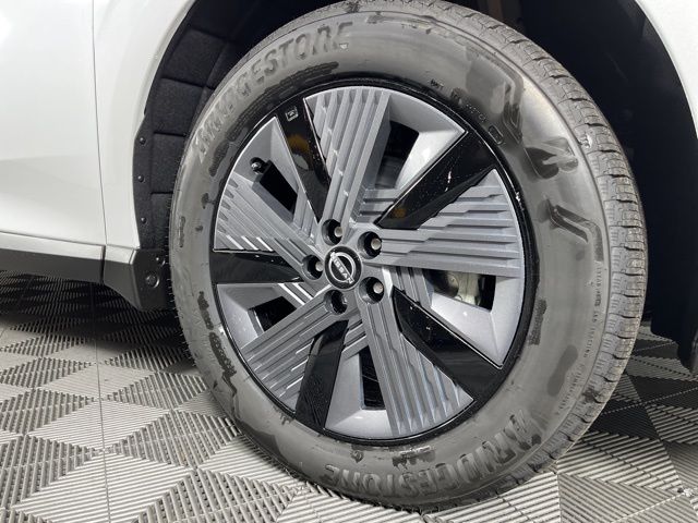 2025 Everest White Pearl Tricoat Nissan Murano SL AWD SUV