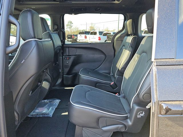 2026 Chrysler Pacifica Limited AWD