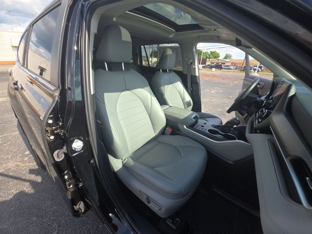 Used 2024 Toyota Highlander Hybrid SUV