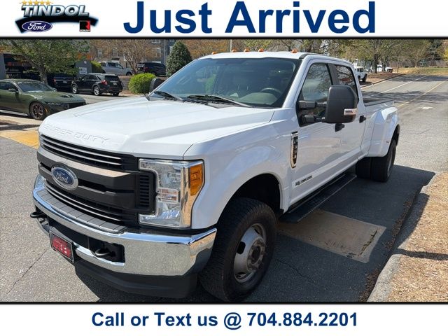 Oxford White 2017 Ford F-350 Super Duty XL Crew Cab LB DRW 4WD Pickup Truck Four-Wheel Drive 6-Speed Automatic