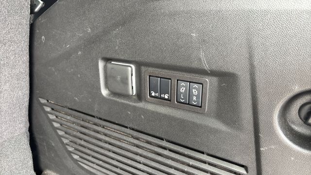 Used 2025 Beige Chevrolet High Country image 27