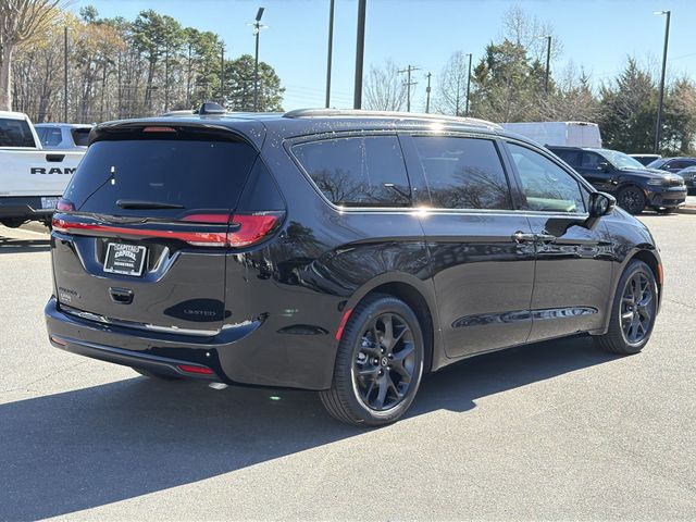 New 2026 Diamond Black Crystal Pearl-Coat Exterior Paint Chrysler Limited image 12