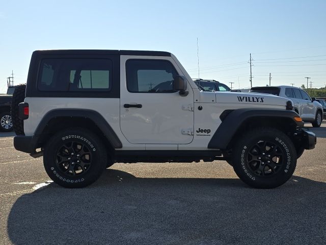 2022 Jeep Wrangler Willys:B02557