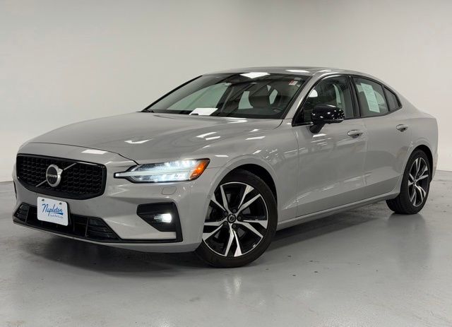 2023 Volvo S60 B5 Plus Dark Theme AWD