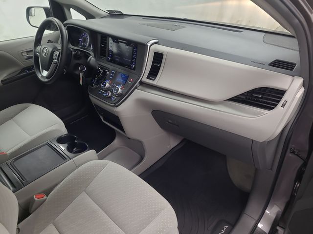 2018 – Toyota – Sienna