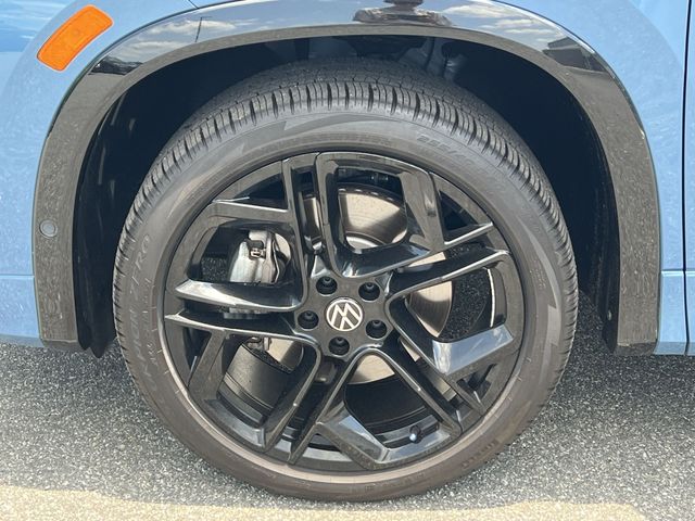 Used 2025 Blue Volkswagen 2.0T SE R-Line Black image 40