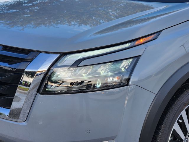 2025 Nissan Pathfinder Platinum photo 4