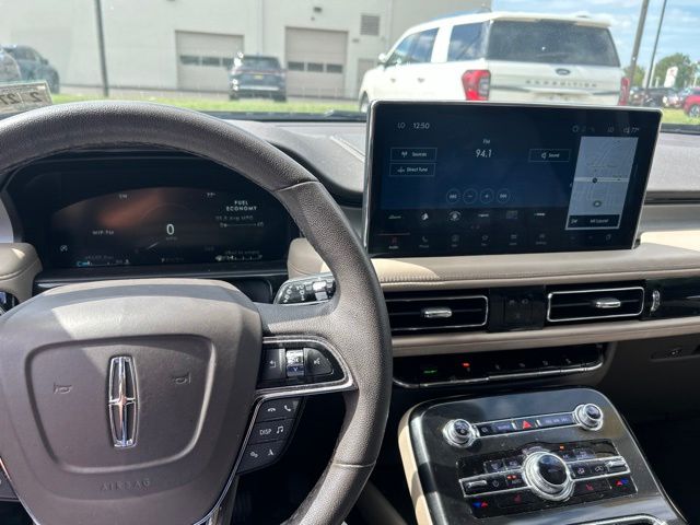 Certified Used 2022 Green Lincoln Standard image 9