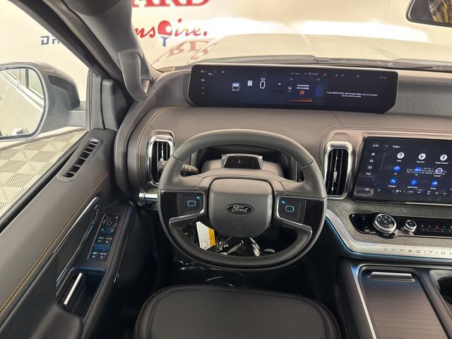 2025 Star White Metallic Tri-Coat Ford Expedition 4X4 SUV