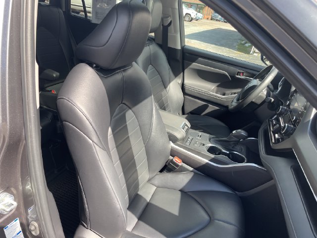 Used 2022 Toyota Highlander Hybrid SUV