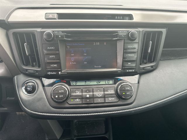 Used 2018 Silver Toyota XLE image 15