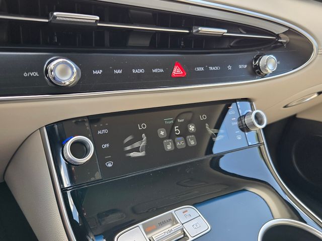 2027 Genesis Gv70