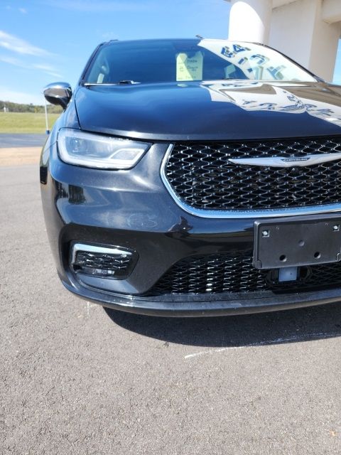 Used 2023 Black Chrysler Limited image 13